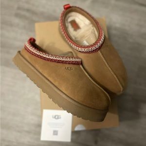 Ugg Tazz Slippers Girks size 4 women’s size 6